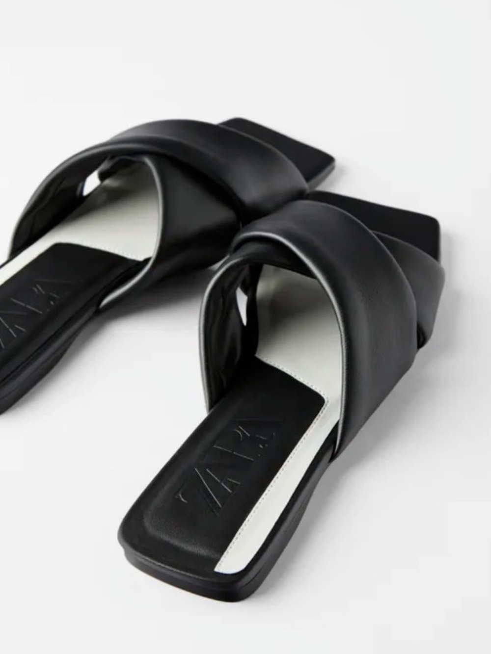 9. PADDED FLAT LEATHER SANDALS - Picture 4 of 12